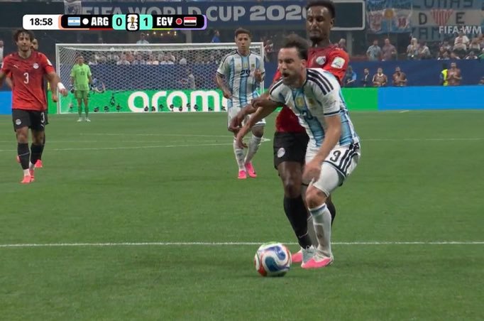 Cladez__'s tweet photo. It's a clear penalty......
There was big contact and defender didn't touch the ball 
#ARGEGY https://t.co/Sa1yTrM4xN