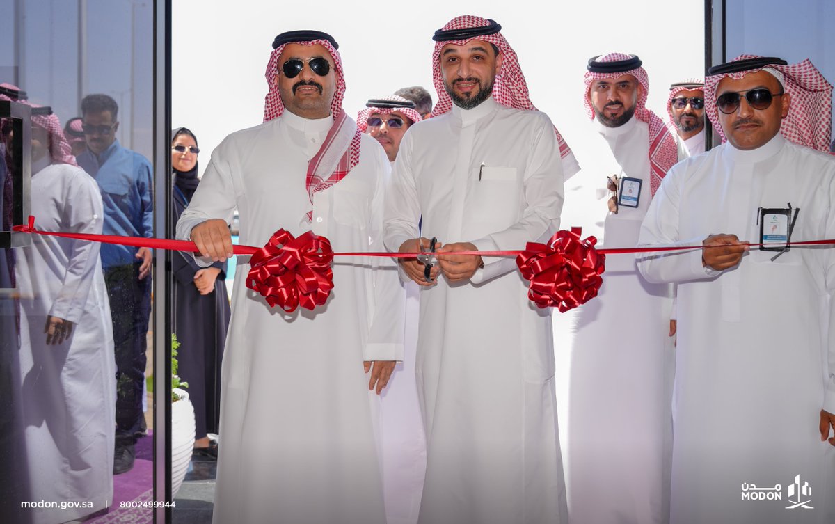 modon_ksa's tweet photo. خطوةٌ جديدة تعزز كفاءة الخدمات وتدعم رحلة المستثمر الصناعي.. دشّنت "مدن" المبنى الإداري بالمدينة الصناعية بالباحة، بما يسهم في توفير بيئة عمل أكثر تكاملًا، والارتقاء بجودة الخدمات المقدمة للمستثمرين. https://t.co/sPlVPpwHLj