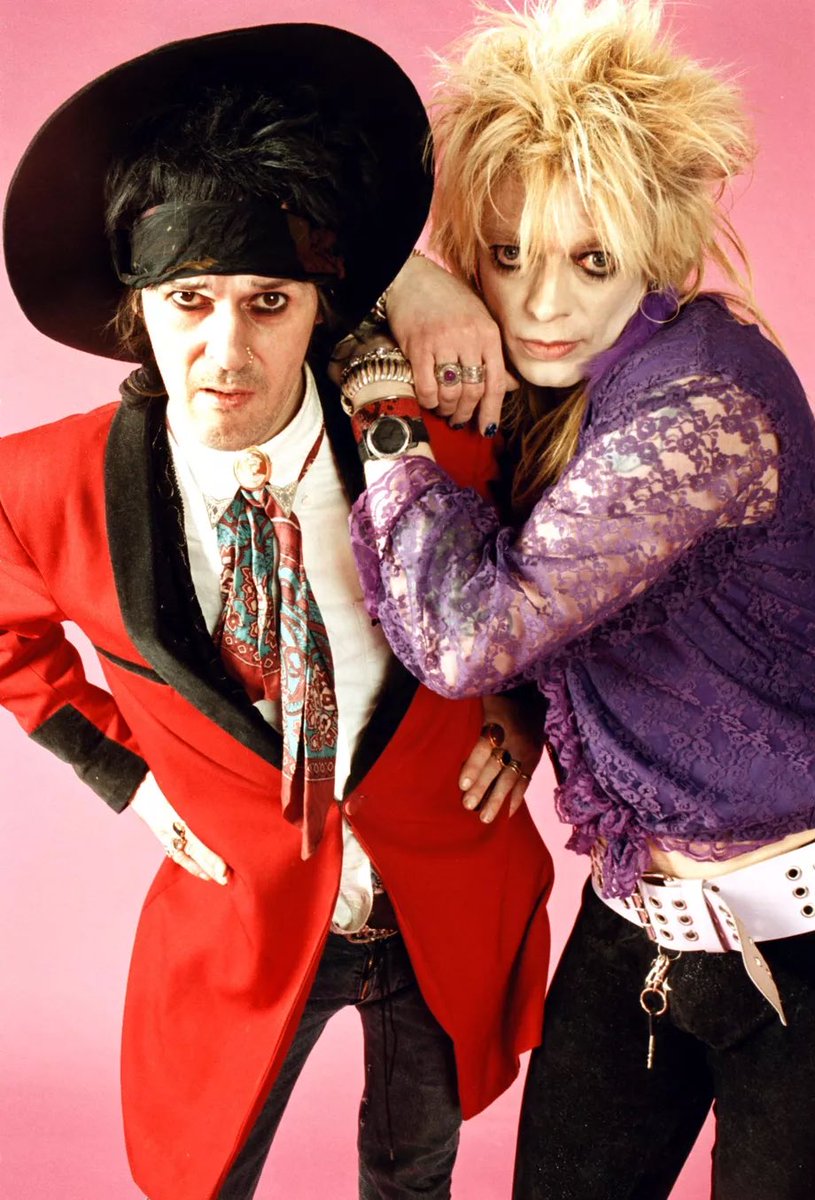 kikkelipippeli's tweet photo. @liamgallagher how do you feel about Hanoi Rocks https://t.co/XET4iFo0XS