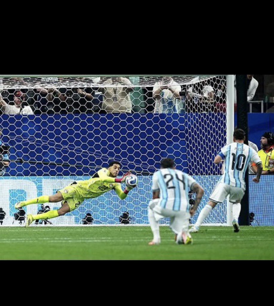 SaadAlshaamRe's tweet photo. مصر تعيد كتابة التاريخ ..

 #مصر_الارجنتين
#كأس_العالم2026 
#شوبير https://t.co/3KyDUJl5AA
