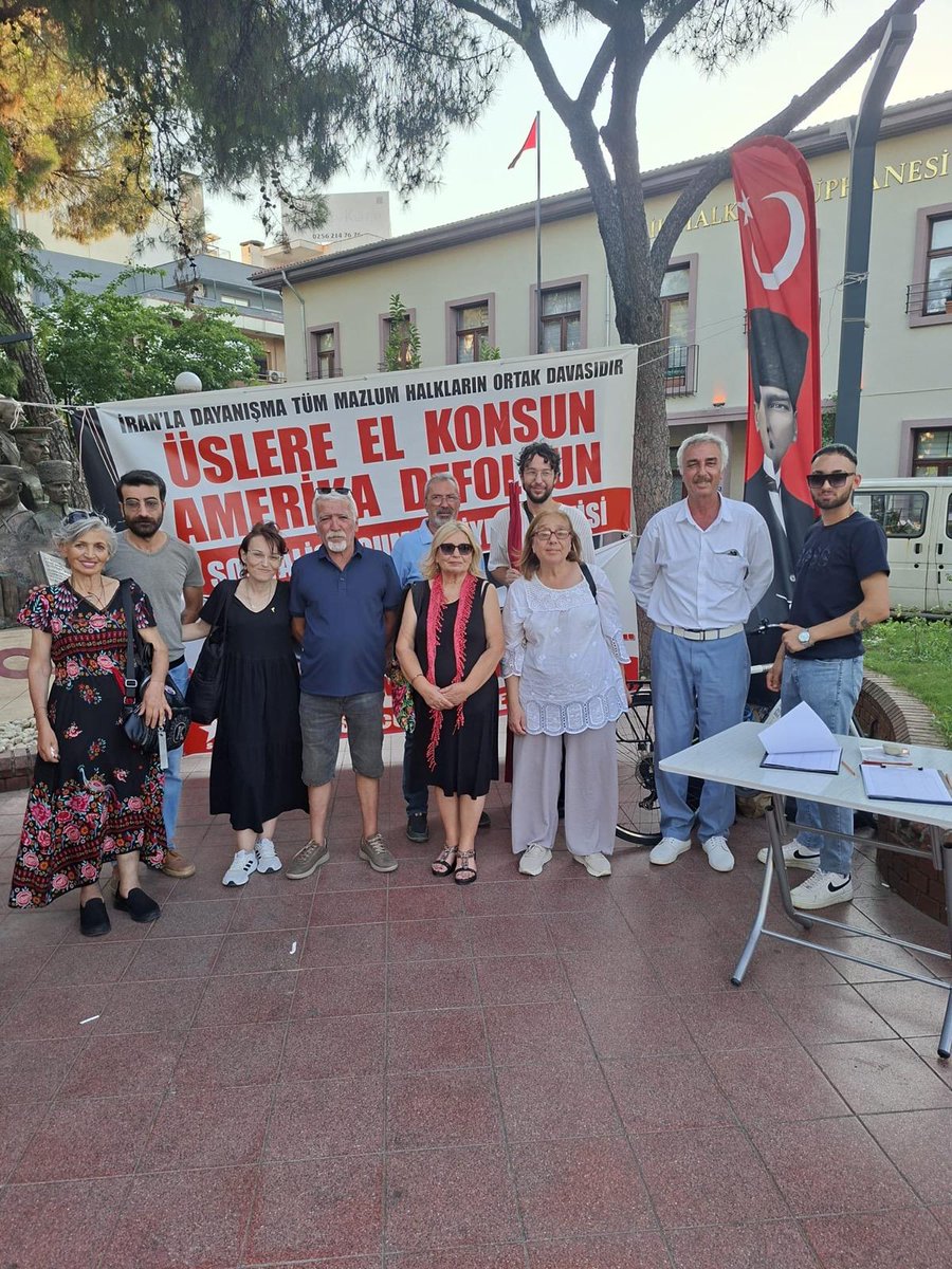 SCPGenelMerkez's tweet photo. Sosyalist Cumhuriyet Partisi Aydın İl Örgütümüz, 7-8 Temmuz’da Ankara’da gerçekleştirilen NATO Zirvesi’ne karşı yürüttüğümüz mücadele kapsamında Aydın’da stant açarak bildirilerimizi halkımızla buluşturdu.

Emperyalizmin savaş ve işgal politikalarının başlıca aracı olan NATO’ya karşı mücadelemizi kararlılıkla sürdürüyoruz. Halkımızı emperyalizme, işbirlikçiliğe ve sömürü düzenine karşı örgütlü mücadeleyi büyütmeye çağırıyoruz.

Kahrolsun NATO!
Kahrolsun emperyalizm!
Yaşasın tam bağımsız ve demokratik Türkiye!

#NatoyaHayır