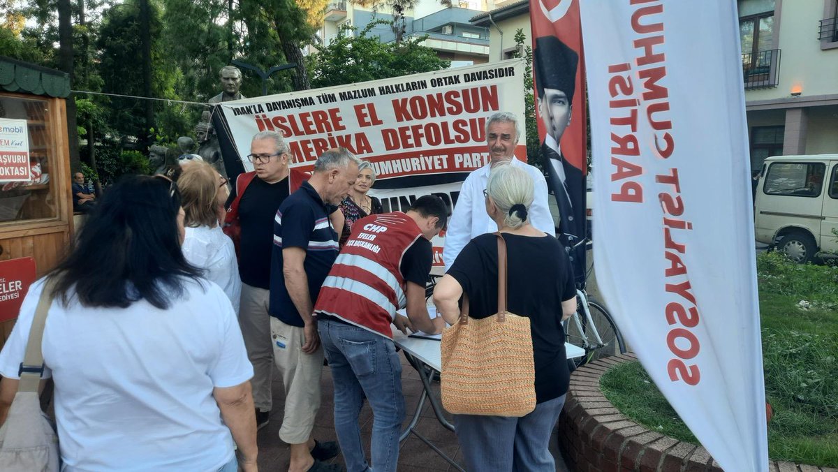 SCPGenelMerkez's tweet photo. Sosyalist Cumhuriyet Partisi Aydın İl Örgütümüz, 7-8 Temmuz’da Ankara’da gerçekleştirilen NATO Zirvesi’ne karşı yürüttüğümüz mücadele kapsamında Aydın’da stant açarak bildirilerimizi halkımızla buluşturdu.

Emperyalizmin savaş ve işgal politikalarının başlıca aracı olan NATO’ya karşı mücadelemizi kararlılıkla sürdürüyoruz. Halkımızı emperyalizme, işbirlikçiliğe ve sömürü düzenine karşı örgütlü mücadeleyi büyütmeye çağırıyoruz.

Kahrolsun NATO!
Kahrolsun emperyalizm!
Yaşasın tam bağımsız ve demokratik Türkiye!

#NatoyaHayır