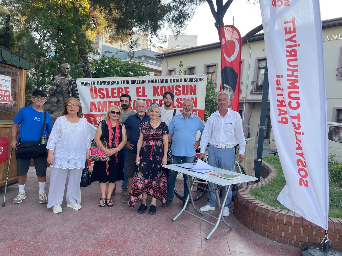 SCPGenelMerkez's tweet photo. Sosyalist Cumhuriyet Partisi Aydın İl Örgütümüz, 7-8 Temmuz’da Ankara’da gerçekleştirilen NATO Zirvesi’ne karşı yürüttüğümüz mücadele kapsamında Aydın’da stant açarak bildirilerimizi halkımızla buluşturdu.

Emperyalizmin savaş ve işgal politikalarının başlıca aracı olan NATO’ya karşı mücadelemizi kararlılıkla sürdürüyoruz. Halkımızı emperyalizme, işbirlikçiliğe ve sömürü düzenine karşı örgütlü mücadeleyi büyütmeye çağırıyoruz.

Kahrolsun NATO!
Kahrolsun emperyalizm!
Yaşasın tam bağımsız ve demokratik Türkiye!

#NatoyaHayır