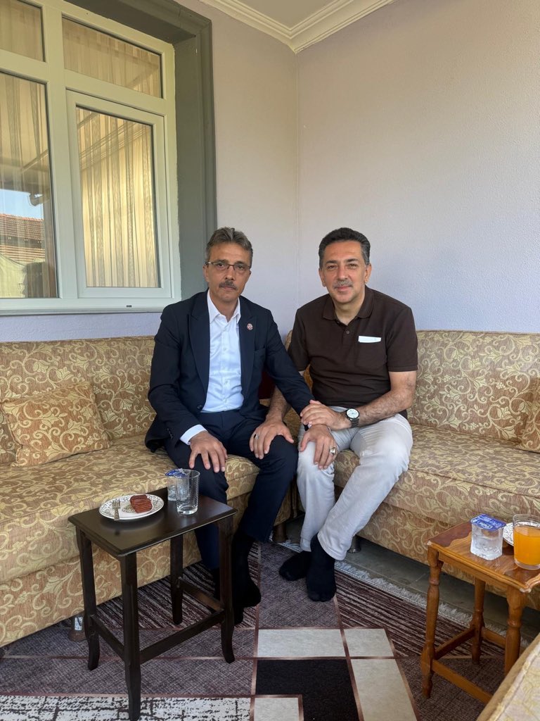 SenolDincCc's tweet photo. Önceki dönem SASKİ Genel Müdür Yardımcımız Ünal Gündüz’ü ziyaret ettik, kıymetli babasının vefatı dolayısıyla taziye dileklerimizi ilettik.

Mekanı cennet olsun inşallah. https://t.co/RCZoEzJeg7
