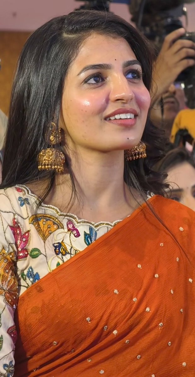 KollywoodCinima's tweet photo. Naga Durga from #LoveOhLove enters the new crush list! ❤️✨ With her charming screen presence and refreshing vibes, she has already started winning hearts. A new favourite for many fans! 🔥 https://t.co/mimSinYtQS