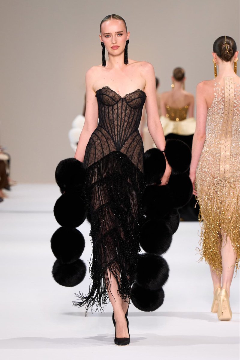 fashionspotterr's tweet photo. Tamara Ralph | Fall 2027 HC https://t.co/4Ldp5oxq9W