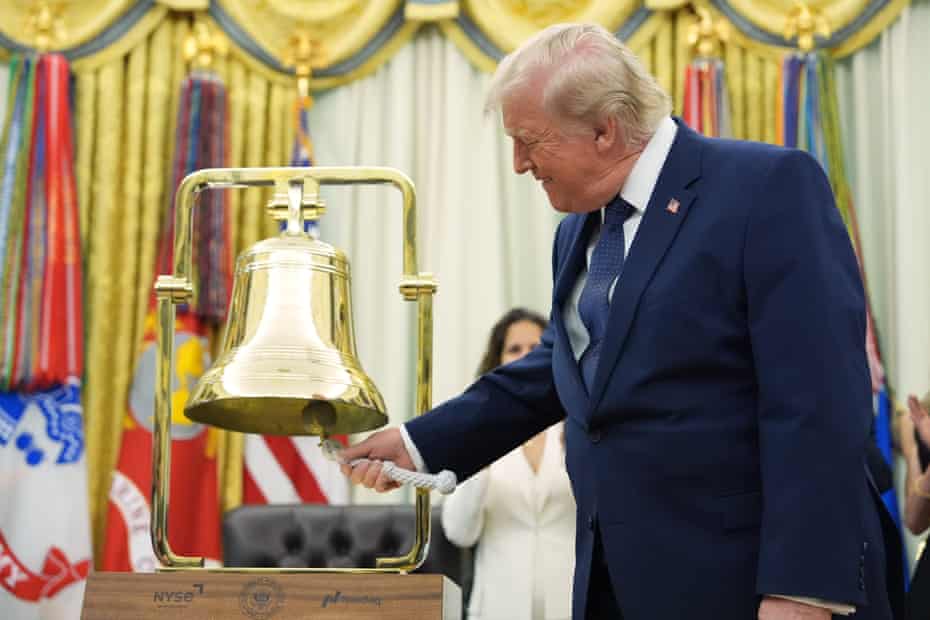 shot_comedy's tweet photo. President Trump marked the first trading day of the new "Trump Accounts" by ringing the opening bell at the NYSE. The programme gives eligible newborns a $1,000 government-funded investment account, aiming to build long-term wealth. Smart policy or political branding? #Trump https://t.co/IQgXqKu1iX