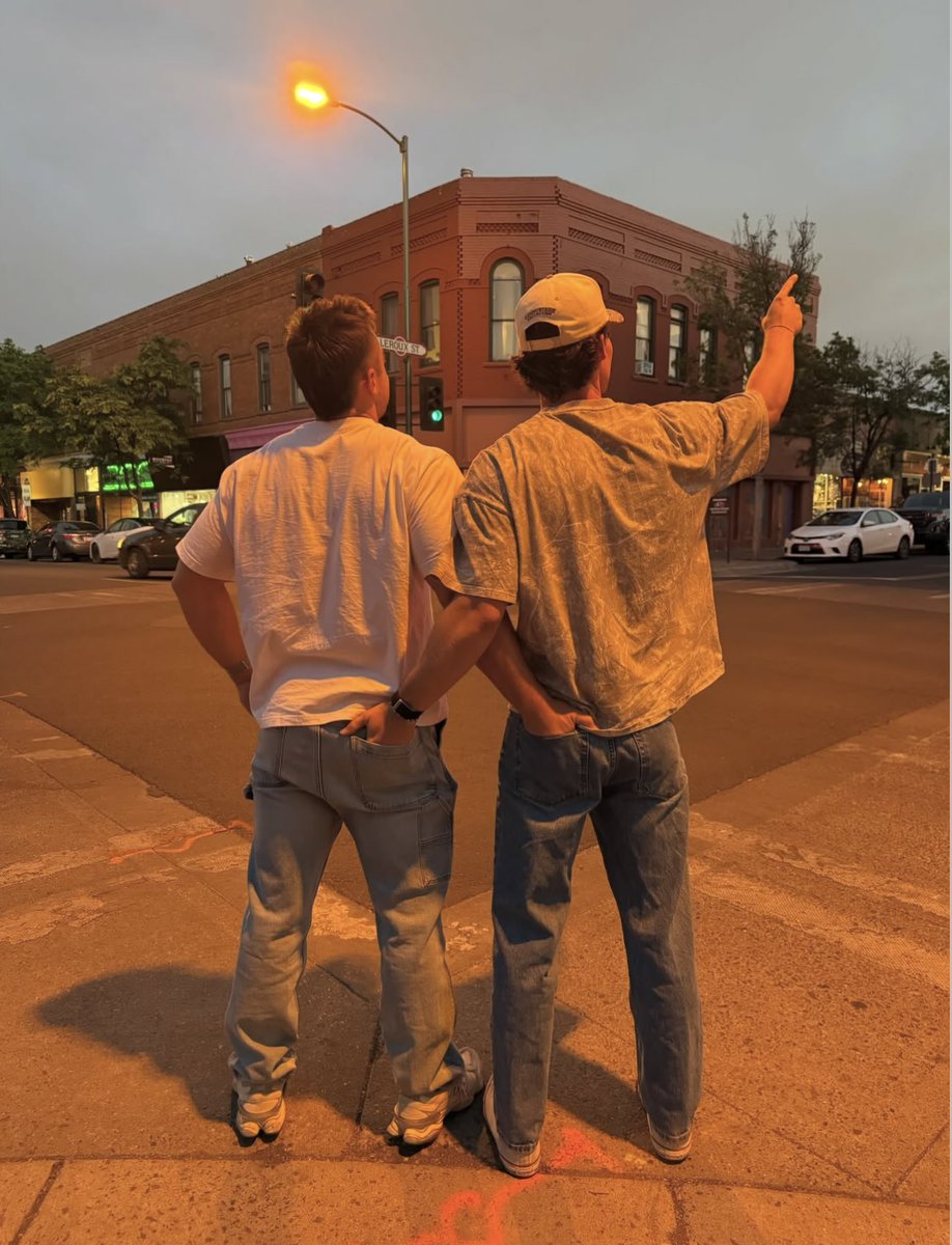 yeMikeSmith's tweet photo. Could be us but he still playin https://t.co/Z0teEFbHr8