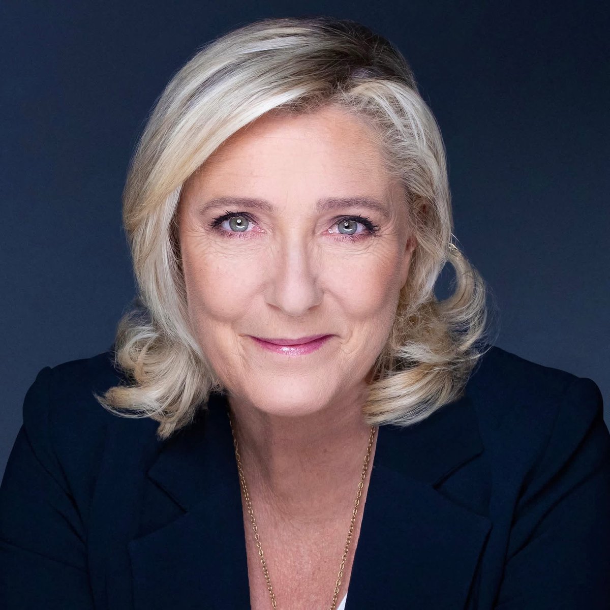 re_ddm's tweet photo. Une femme patriote, dévouée au service des français. #MarinePrésidente #Jesoutiensmarine https://t.co/1DHQdCJCJA