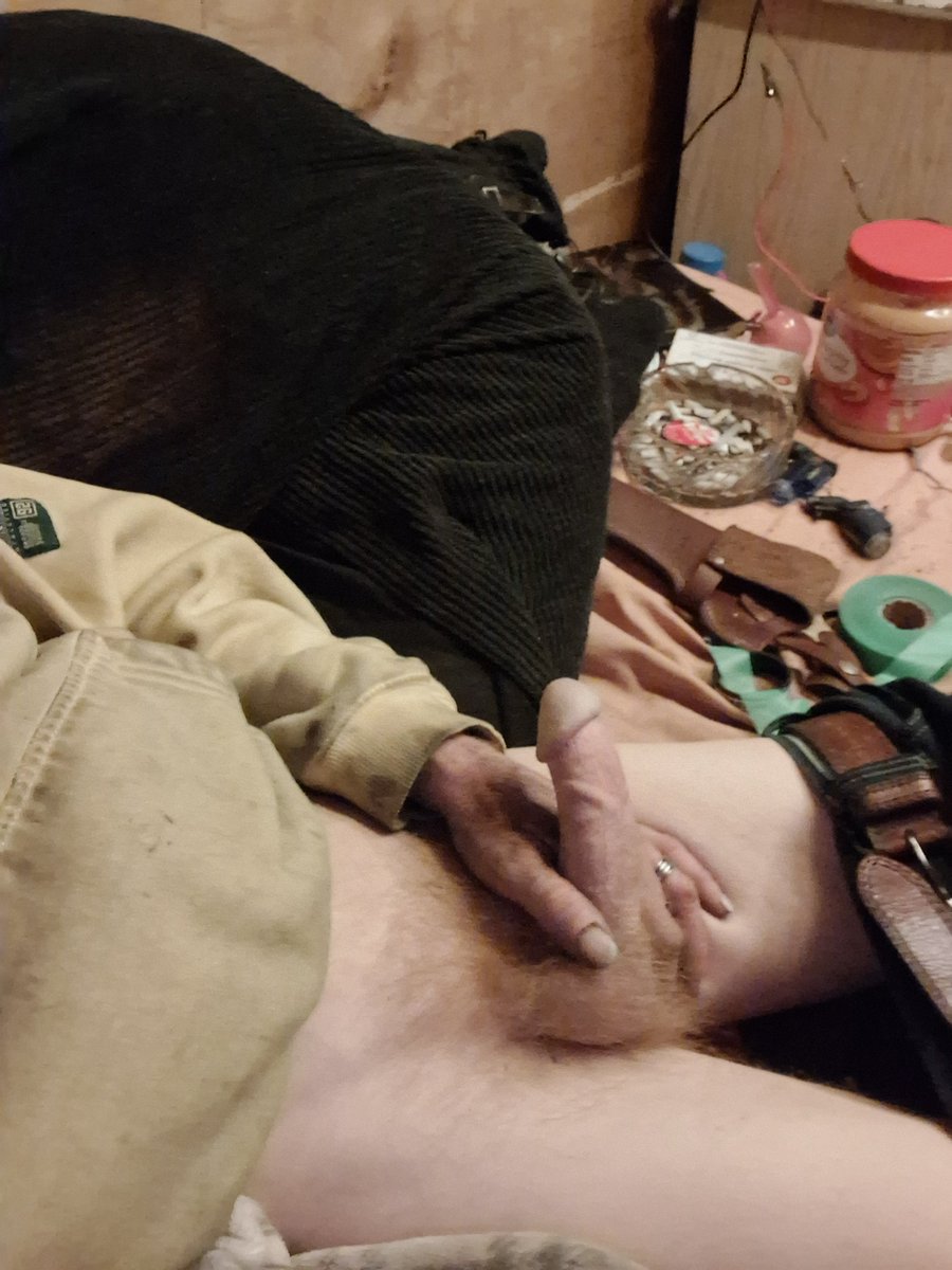 charlotte_91023's tweet photo. @_YASMINHORNY That's my husbands cock do u want it https://t.co/usXwCSv9Pd