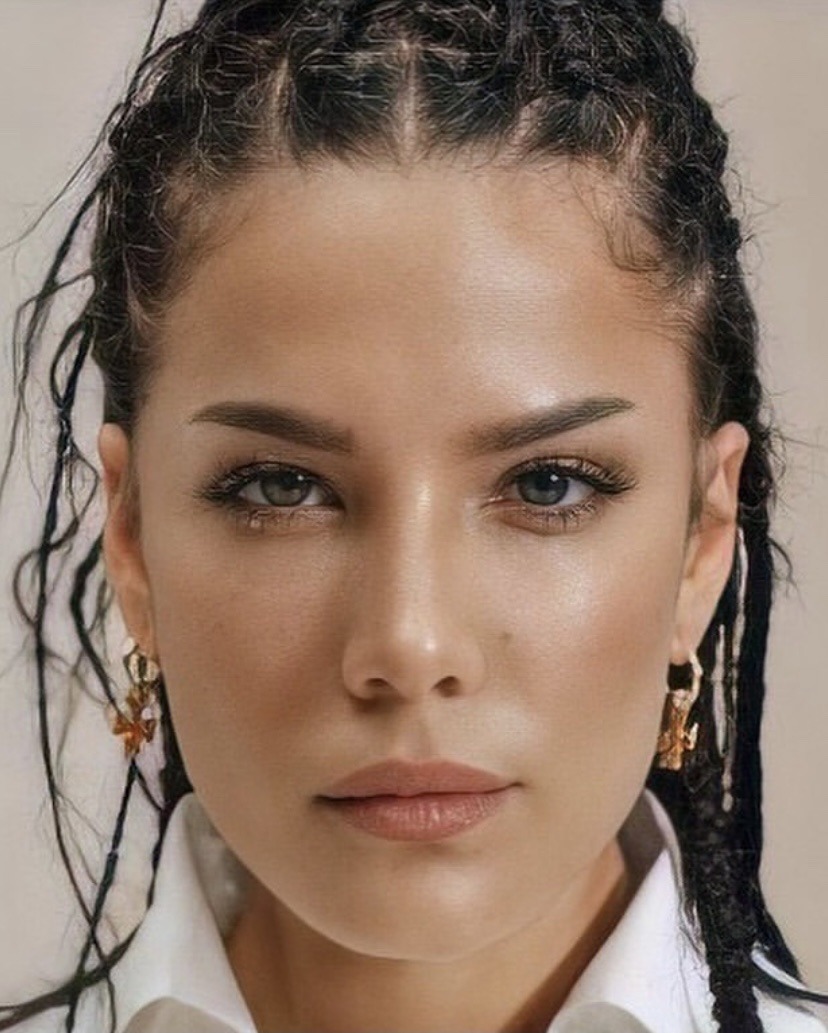 hellfindsyou's tweet photo. beauty so insane i can't believe she's even real https://t.co/FNb4v9h6Uw