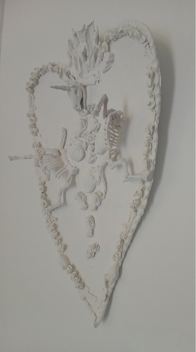 vididomenico's tweet photo. "De innocentia perduta"
una preghiera laica e un grido visivo per tutta le bellezza, la vita, la gioia che viene distrutta dalla violenza della Storia e dalla sanguinaria spietatezza della natura umana.
#myart #contemporarysculpture #ExVoto https://t.co/zp4vyAl9Hm
