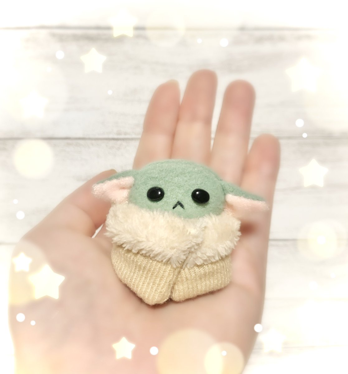 yume_menoto's tweet photo. グローグーのぬい、大きさはこのくらいです（👵の手がお見苦しくてすみません）

 #grogu https://t.co/752A7AvCuZ