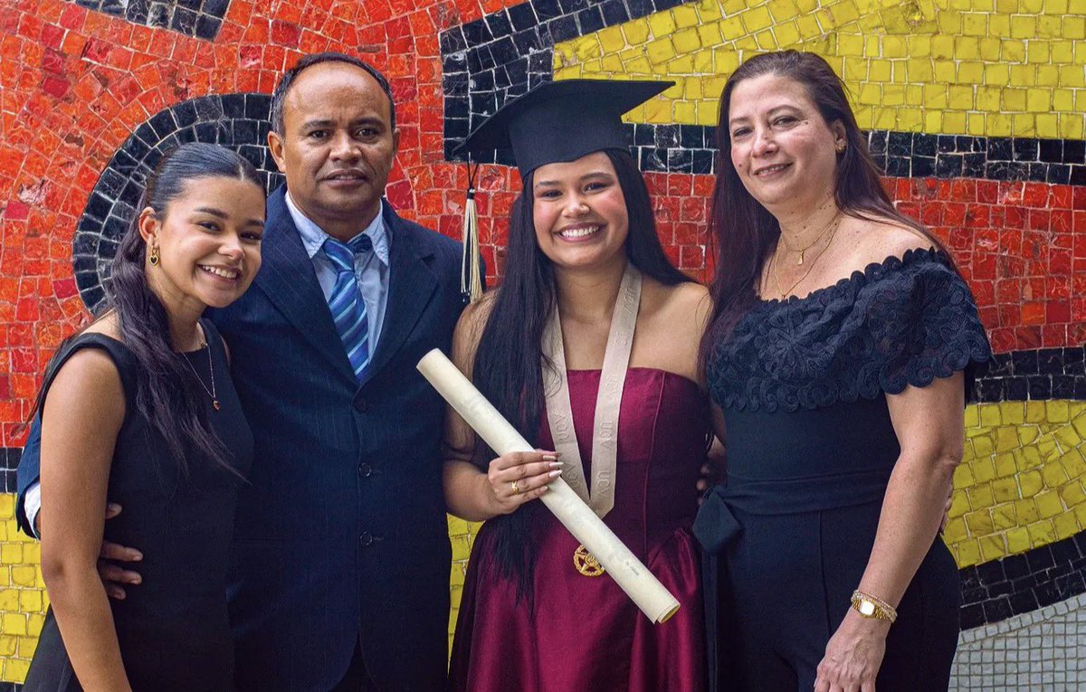 RamirezAlMarco's tweet photo. Mi mejor amiga y su familia finalmente fueron encontrados, merecen el cielo por tan bellas personas que fueron. Agradezco muchísimo el haberlos conocido.

Mi María bella, nos vemos en nuestra próxima vida, te amo mucho, jamás te olvidaré. https://t.co/PQRqas9OGP