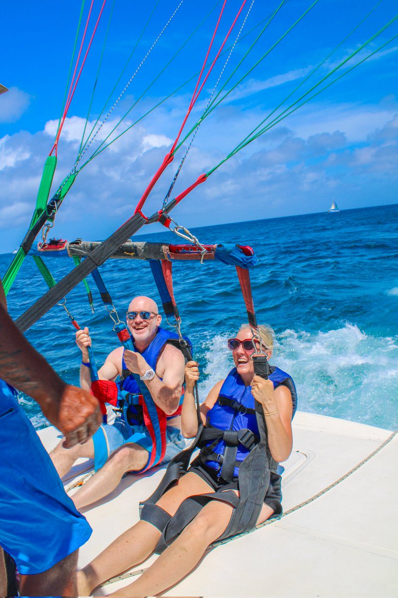 ParasailAruba's tweet photo. 🌴🪂✨️ 𝗣𝗮𝗿𝗮𝘀𝗮𝗶𝗹𝗶𝗻𝗴 𝗶𝗻 𝗽𝗮𝗿𝗮𝗱𝗶𝘀𝗲! 
Take in the stunning coastline and appreciate the clear glistening turquoise waters beneath you 

🌐https://t.co/X8QIIbdLo2

$70 Parasailing
$90 Parasailing with Photographer
#aruba #travel #vacation #mustdo #excursions https://t.co/yQb6PHiSBA