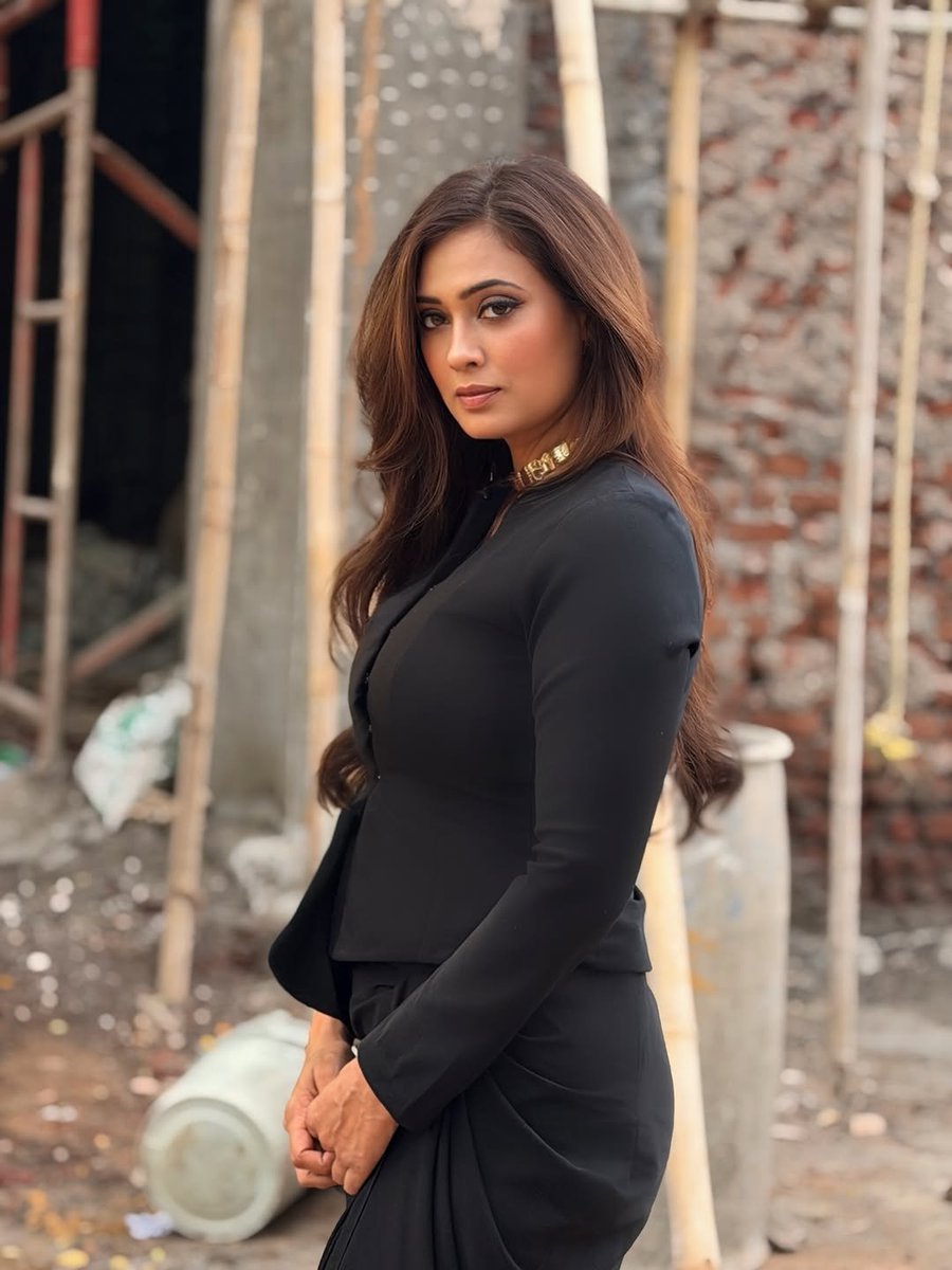 stargallery2020's tweet photo. Shweta Tiwari masters understated luxury in a monachromatic black ensemble, perfectly balancing elegance, structure, and contemporary style.🖤 https://t.co/TPAYh1CsxO