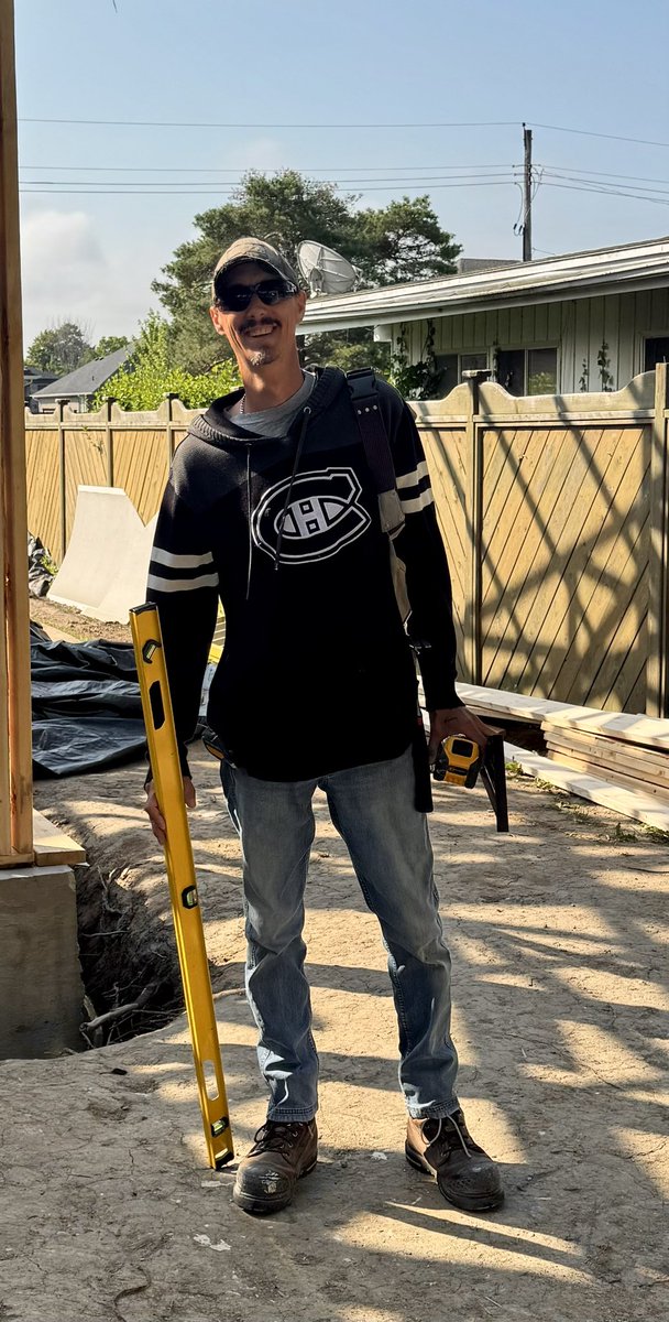 DamonBennett_'s tweet photo. Do I send him home or ask him to change his shirt before he starts?
#goleafsgo https://t.co/jhuGNPukFz