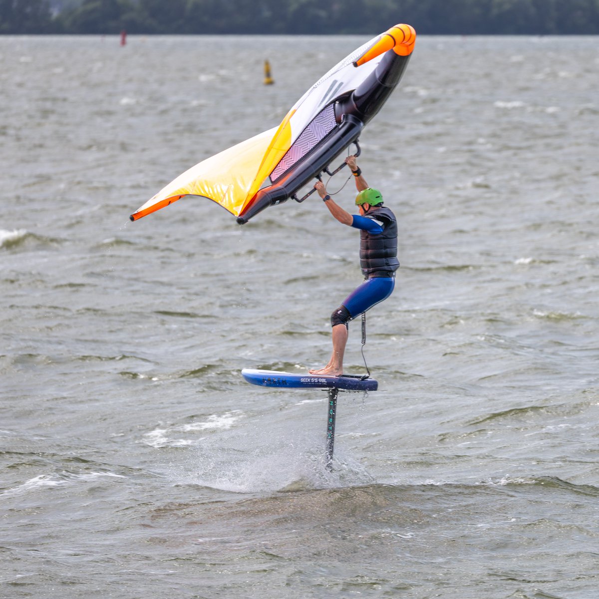 LooijengoedWim's tweet photo. RRD Evolution Wing Y30, een opblaasbare vleugel die wordt gebruikt voor windfoilen.
De vleugel is ontworpen voor free-ride-gebruik variërend van 2,0 m² tot 6,5 m².
Vanmiddag bij #Almere https://t.co/fLNnSJw8hK