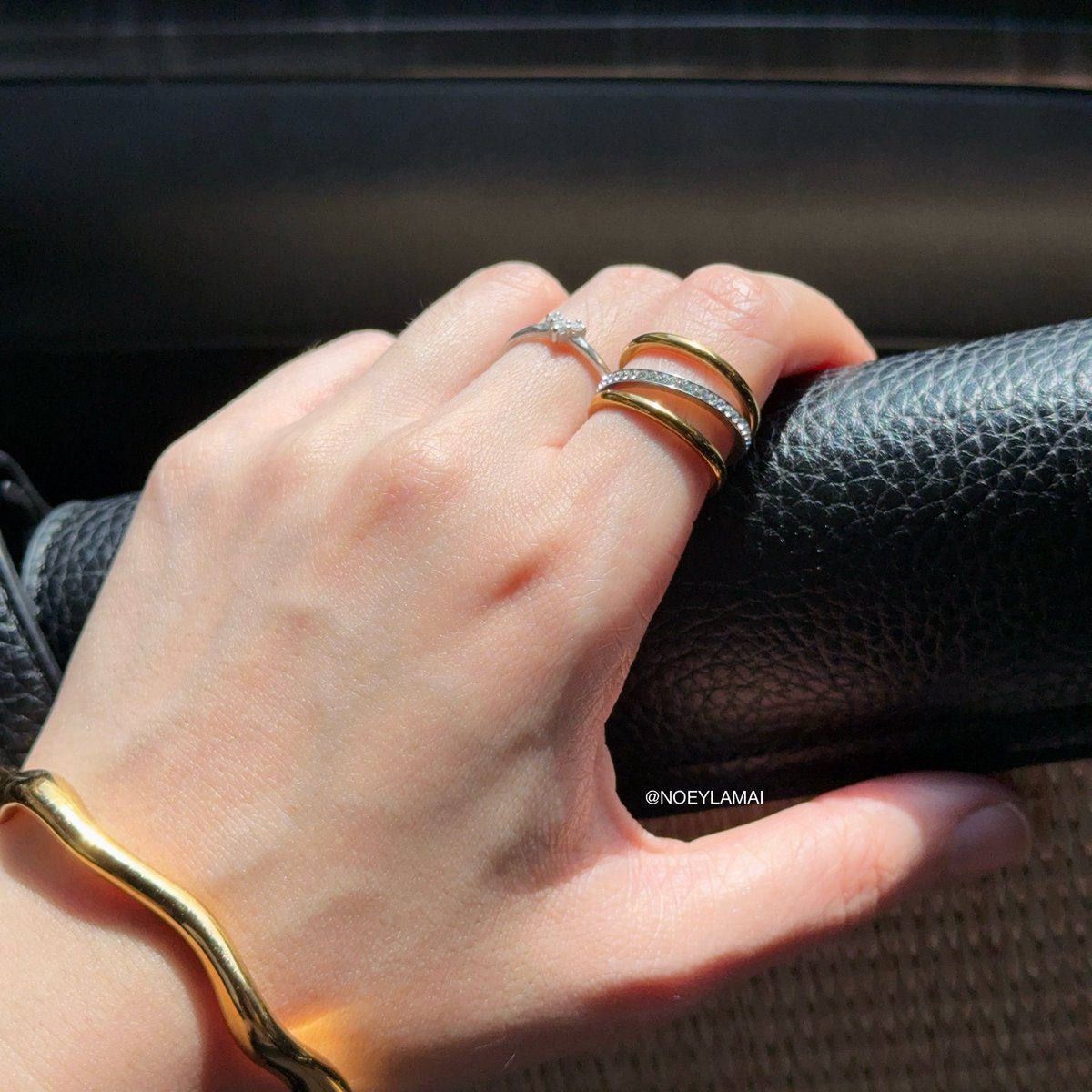 noeylamai's tweet photo. วงนี้ใส่บ่อยมากกก กันน้ำกันเหงื่อ stainless steel ไม่ลอก ไม่ดำ ใส่ติดตัวได้เลย วันไหนแต่งตัวเรียบๆ ใส่วงนี้แล้วรู้สึกคอมพลีท ดูมีอะไรขึ้นมาทันที ชอบมาก https://t.co/KlNTSbvOso