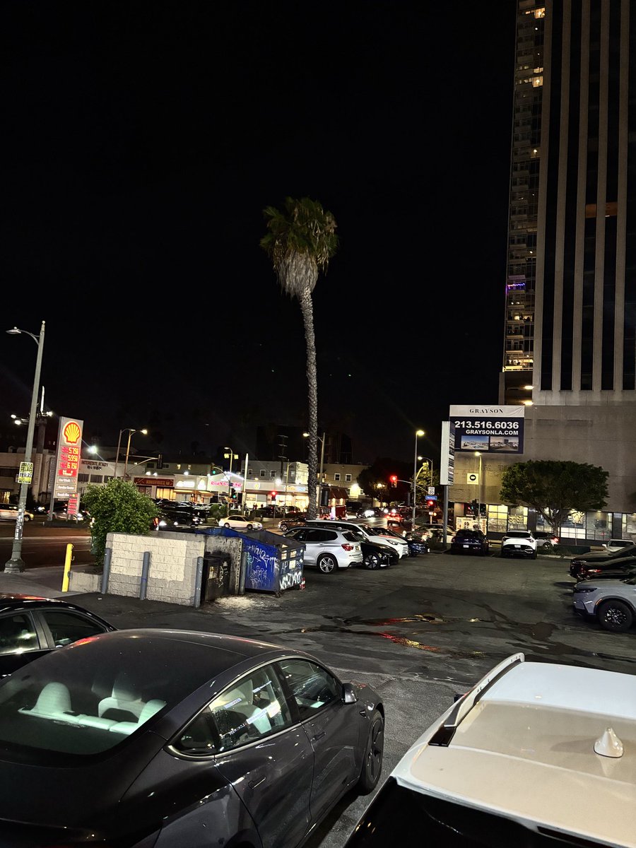 5KULLB0Y's tweet photo. LA was sick haha https://t.co/UqTStTgDKC