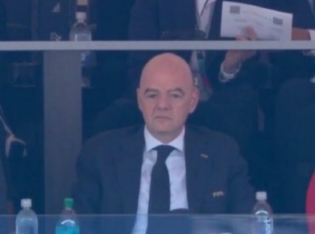 MarioHurtadoRM's tweet photo. Infantino con cara de asco viendo que Leo Messi ha fallado el penalti. https://t.co/OQ5wwQGwVW