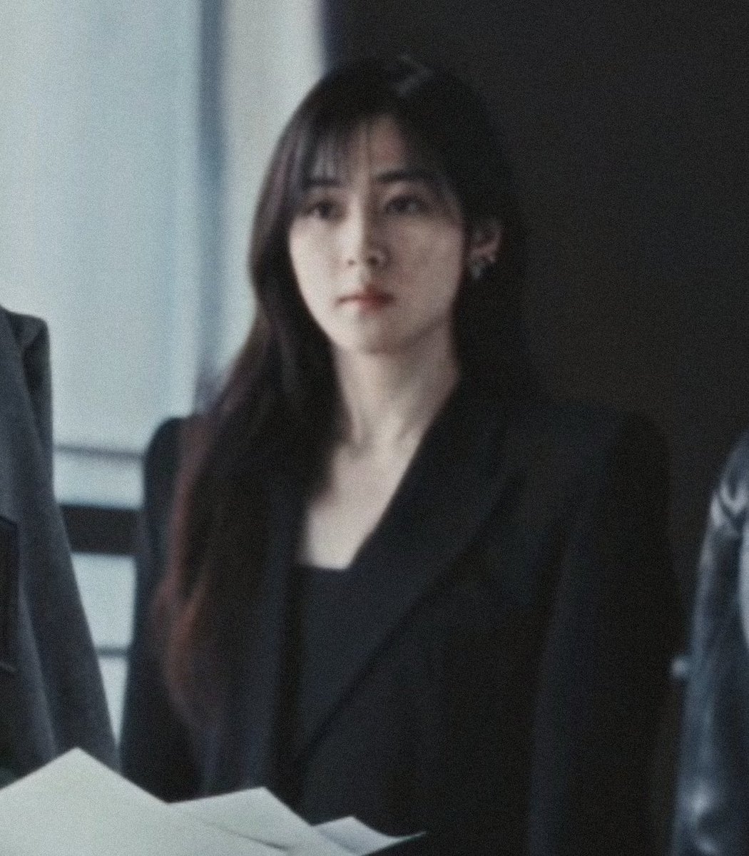 hanniesdaddy's tweet photo. with all due respect, these two are lesbians and i want to see them make out https://t.co/lCiozKOIxw