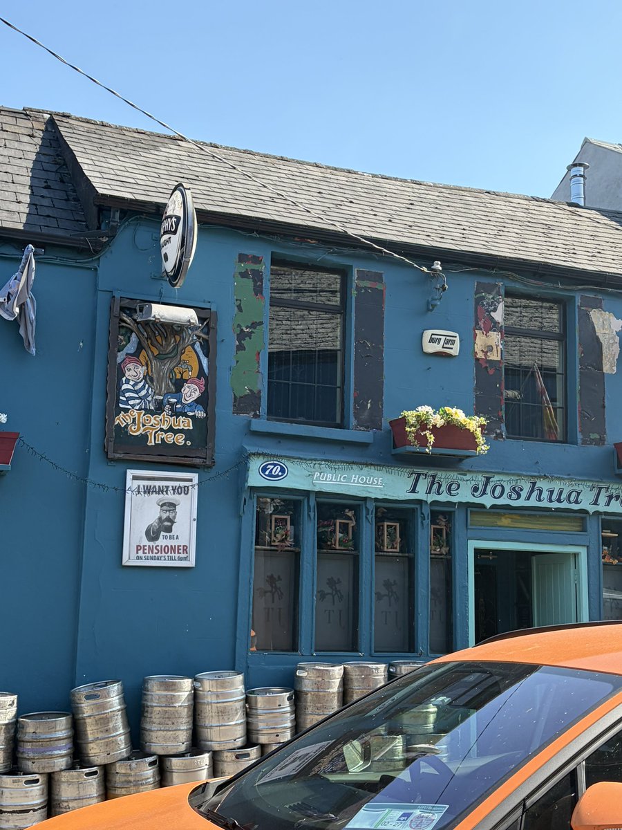 znpsnr's tweet photo. Iste Irlanda’nin en uzun street’i Blarney street ve orada bir pub. https://t.co/C8jsTh12hB