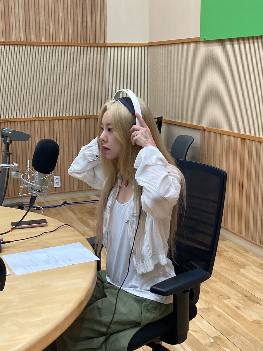 wheein_ggomo's tweet photo. 옆태가 이쁜 여자가 찐인 거 알지 https://t.co/bArtgbqKQU