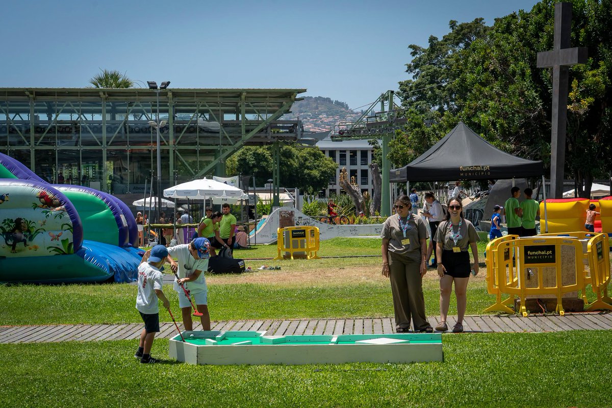 munfunchal's tweet photo. Começou hoje o "Parque Ativo by DNA 2026", que decorre no Jardim Almirante Reis até ao próximo sábado. A iniciativa, organizada pela Câmara Municipal do Funchal, através da Divisão de Desporto, oferece um programa diversificado de atividades recreativas, desportivas e pedagógicas https://t.co/LnTHyA1wiN