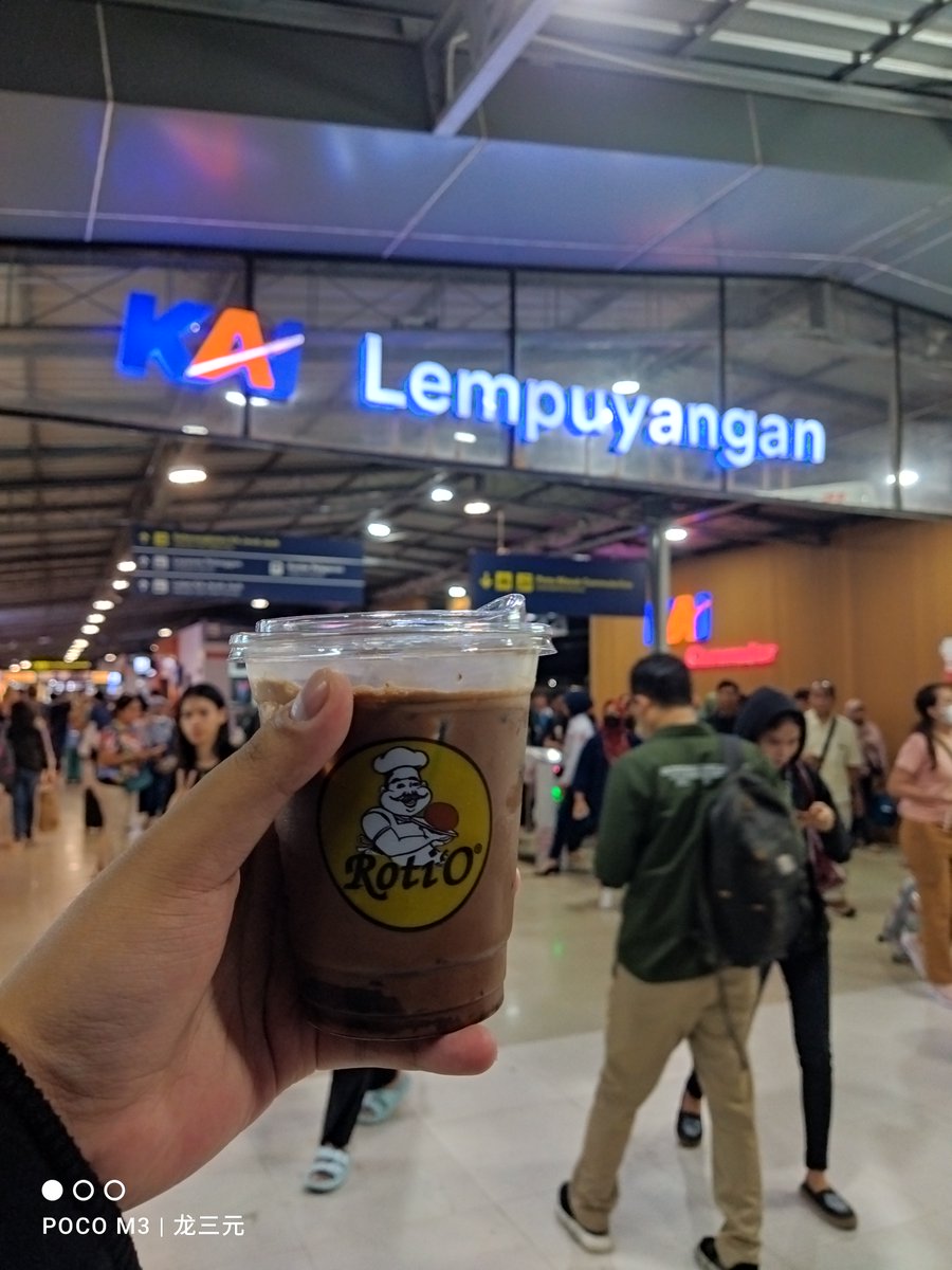 HinoBalap's tweet photo. Spill foto random kalian ketika berada di stasiun manapun https://t.co/yOWu1coxws