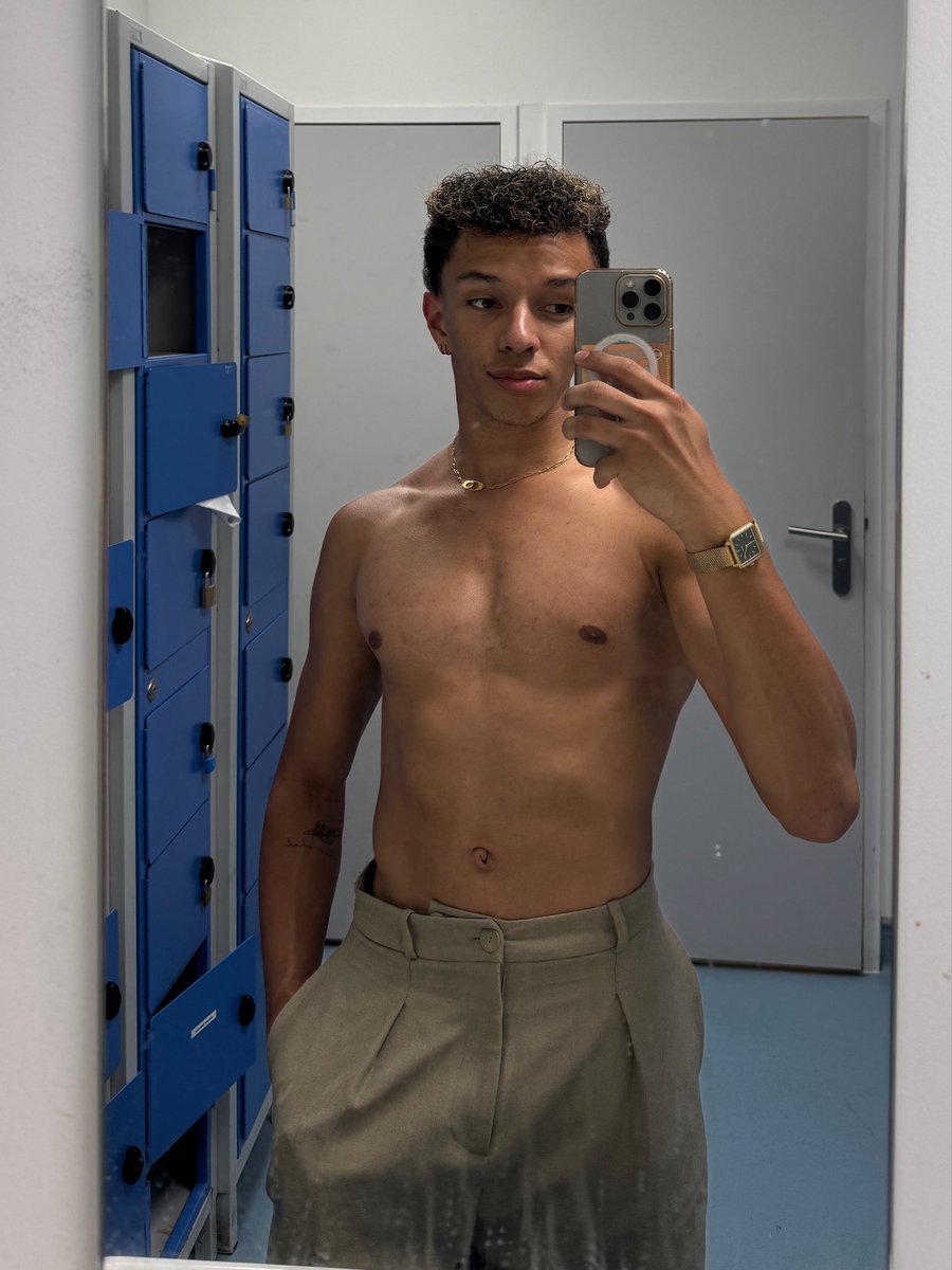 Yohan_dams's tweet photo. Bonjour, qu’est-ce que je vous sers ?🙈 https://t.co/UQ4cGUxV6f