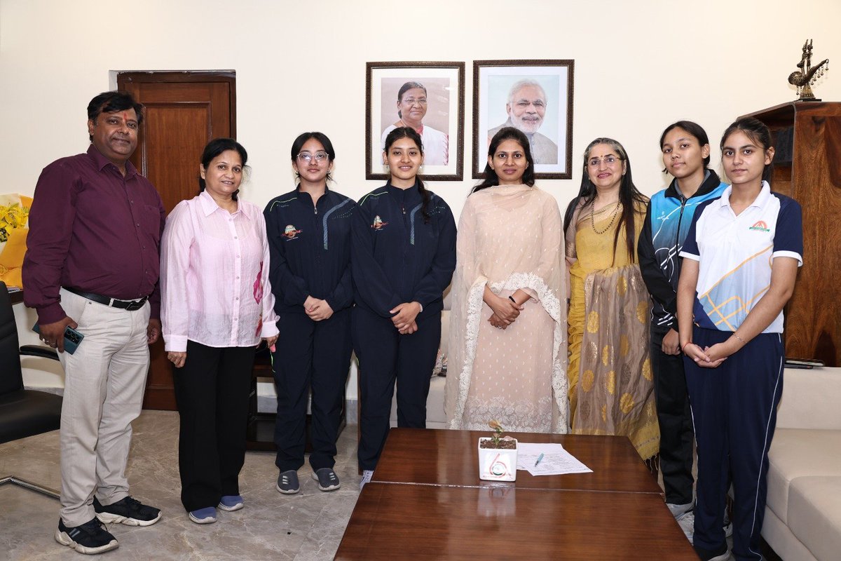 AsnSenior's tweet photo. ASN Senior Secondary School was honoured to meet Hon'ble Minister of State for Youth Affairs &amp; Sports of India, Smt. Raksha Khadse. Led by Principal Ms. Swarnima Luthra, our teachers and national-level athletes were appreciated for their dedication and sporting excellence. https://t.co/EDFr0lpEnl
