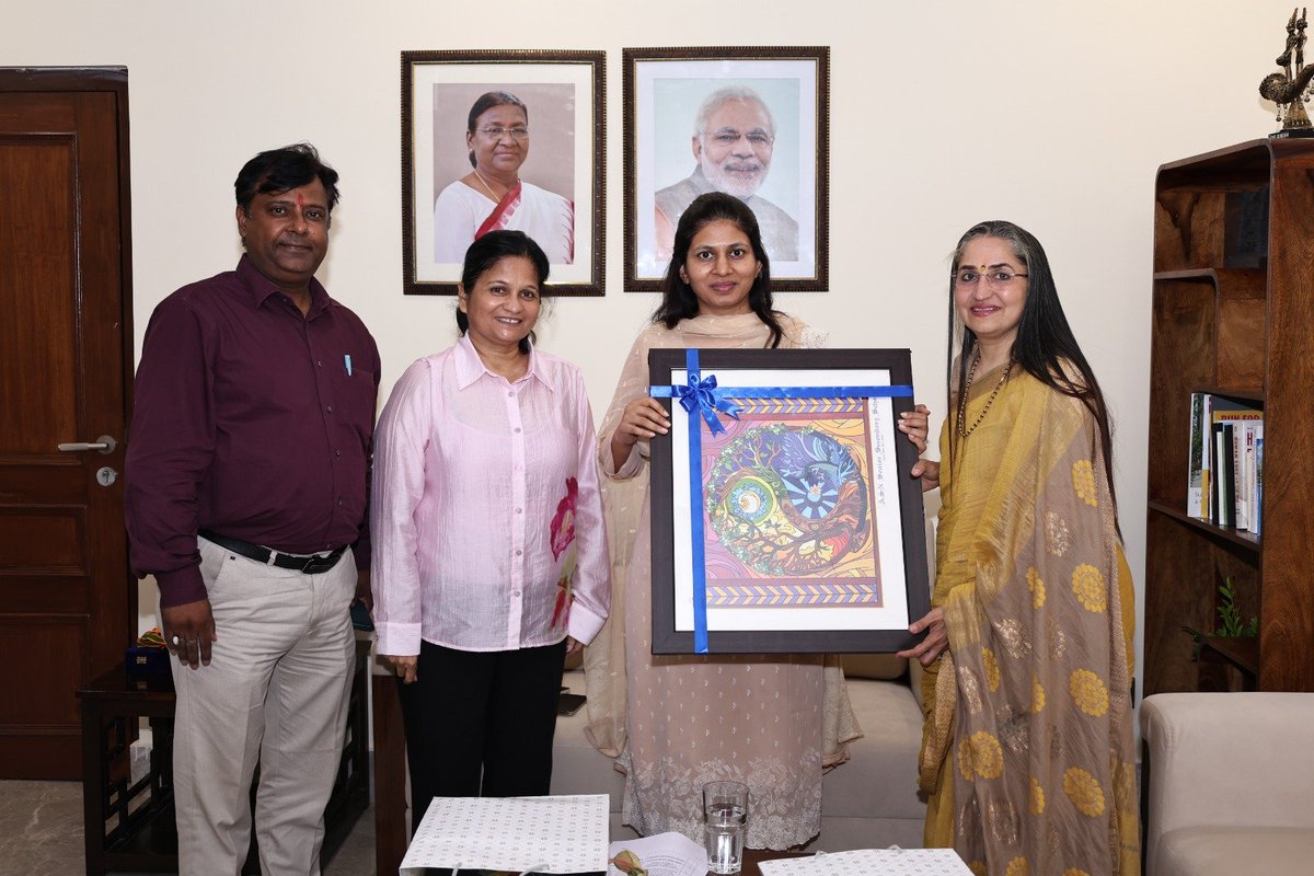 AsnSenior's tweet photo. ASN Senior Secondary School was honoured to meet Hon'ble Minister of State for Youth Affairs &amp; Sports of India, Smt. Raksha Khadse. Led by Principal Ms. Swarnima Luthra, our teachers and national-level athletes were appreciated for their dedication and sporting excellence. https://t.co/EDFr0lpEnl