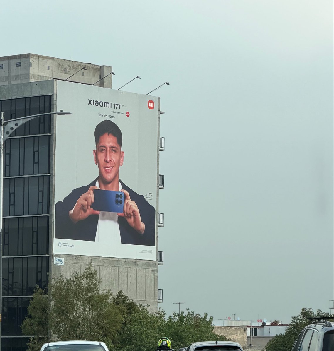 mauriazuI's tweet photo. Y para acabarla de chingar, diario tengo que verle la puta jeta camino a la oficina. https://t.co/4oOc3cH5Uh