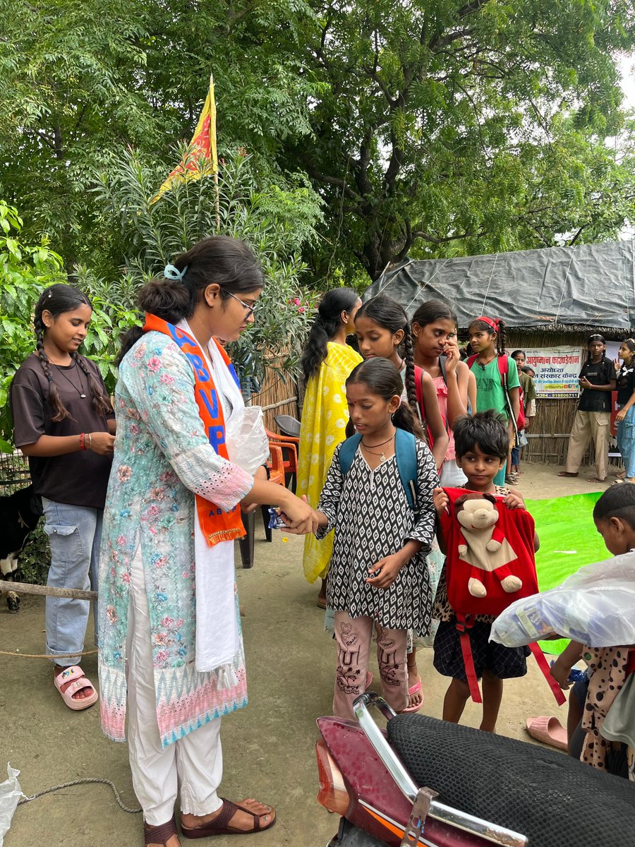 AbvpAyodhya's tweet photo. सेवार्थ विद्यार्थी अयोध्या महानगर द्वारा, (विद्यार्थी सप्ताह) के निमित्त परिषद की पाठशाला का कार्यक्रम किया गया। जिसमे प्रवासी के रूप मे महानगर सहमंत्री काजल सागर उपस्थित रही।
जिसमें प्रमुख रूप से महानगर मंत्री जयश्री रावत, सेवार्थ विद्यार्थी सयोंजक रुचि पांडेय,उपस्थिति रहें। https://t.co/fN7GjeECIs