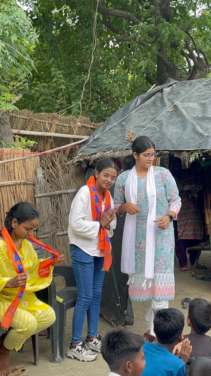 AbvpAyodhya's tweet photo. सेवार्थ विद्यार्थी अयोध्या महानगर द्वारा, (विद्यार्थी सप्ताह) के निमित्त परिषद की पाठशाला का कार्यक्रम किया गया। जिसमे प्रवासी के रूप मे महानगर सहमंत्री काजल सागर उपस्थित रही।
जिसमें प्रमुख रूप से महानगर मंत्री जयश्री रावत, सेवार्थ विद्यार्थी सयोंजक रुचि पांडेय,उपस्थिति रहें। https://t.co/fN7GjeECIs