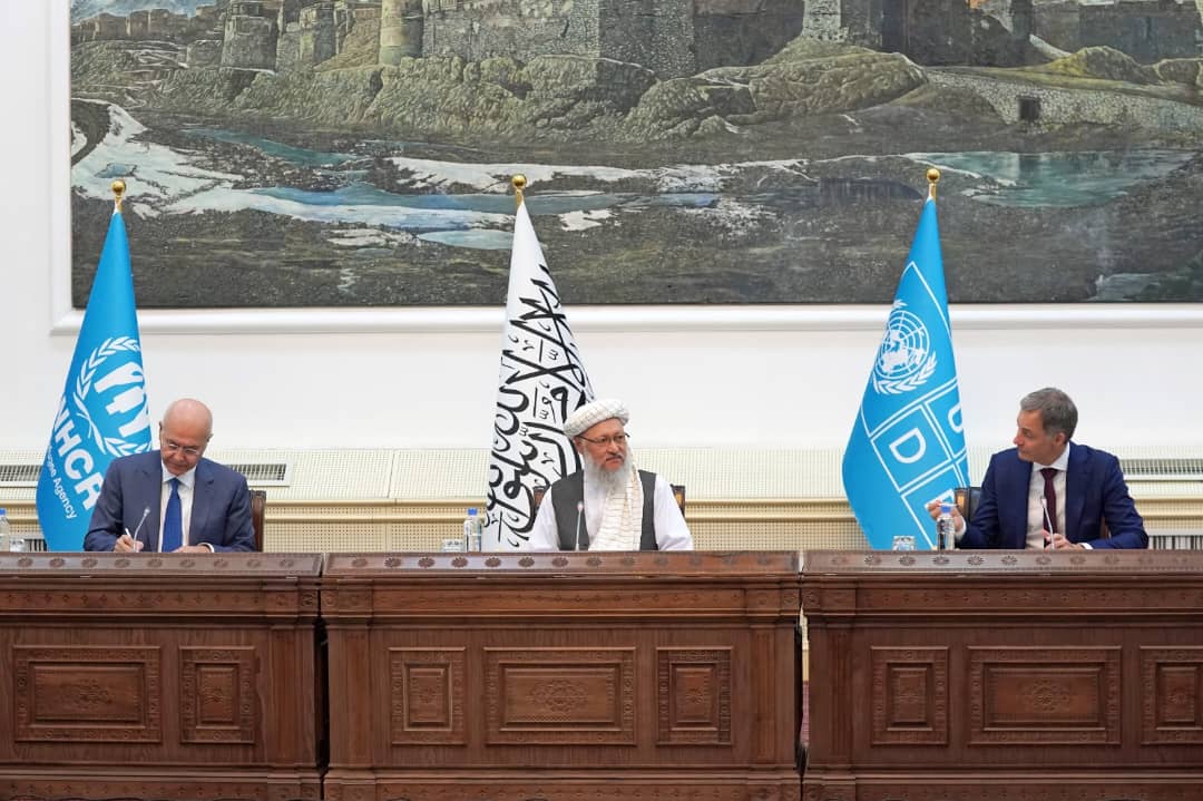 knowtaleban's tweet photo. تأکید امارت اسلامی و سازمان ملل بر حمایت از مهاجرین عودت کننده

مولوی عبدالسلام حنفی، معاون اداری ریاست‌الوزرا، در دیدار با رییس برنامه انکشافی سازمان ملل، و برهم صالح، کمیشنر عالی سازمان ملل در امور پناهندگان، بر گسترش همکاری‌های انکشافی و حمایت از مهاجرین عودت‌کننده تأکید کرد. https://t.co/7vLLD4rlOk
