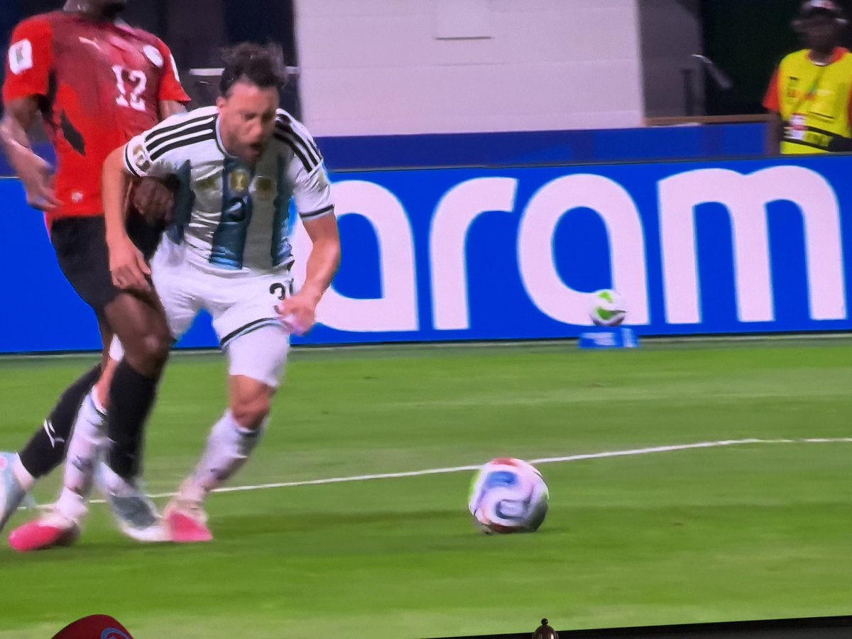 AFCJaccy's tweet photo. Penalty!!!!!!!
Yes or No

#ARGEGY https://t.co/Z2CwqyHg1q