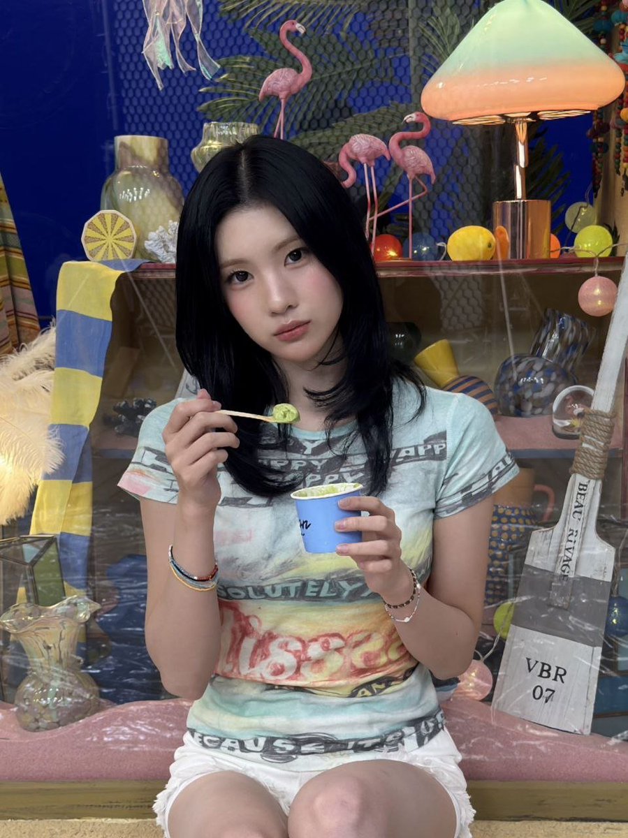 jueurn's tweet photo. @SpinPopTheory mAAF TELAT soalnya daritadi jaringan jelek &amp;&amp; gifnya gamau muter 😹🫵🏻 rate candid photo aku please? kalau ratenya bagus, aku bagi ice cream 🍨🌀 https://t.co/QV2myFcNFY