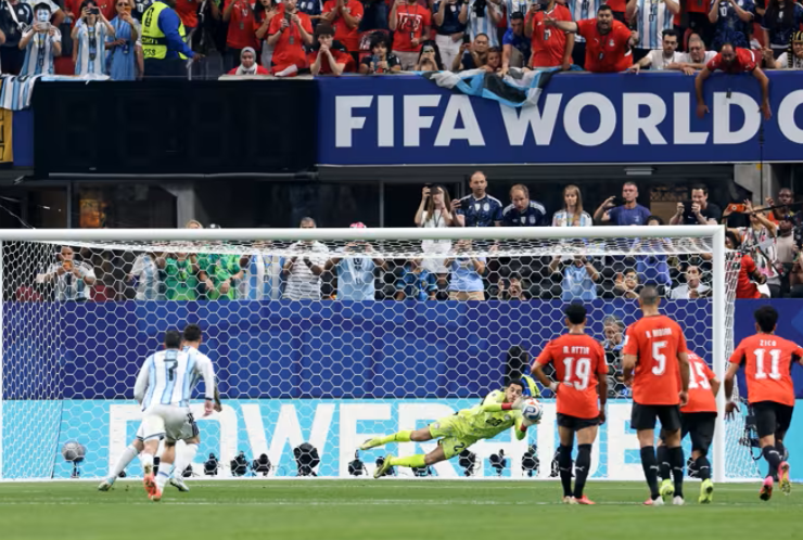 AM_1080's tweet photo. 🎙️¡Falló Lionel Messi el penal! Lo tapó Mostafa Shobeir Oufa
🔸Segundo penal fallado por Messi en la Copa
⏱️20'.
🇦🇷#Argentina 0 | 1 #Egipto 🇪🇬
🏆Copa Mundial de la FIFA - Octavos de final
🏟️Mercedes-Benz Stadium (Atlanta)
#Comunidad1080 📻 #ElRelatoQueEmociona
🔴VIVO: https://t.co/59EdP07WgP
📸FIFA