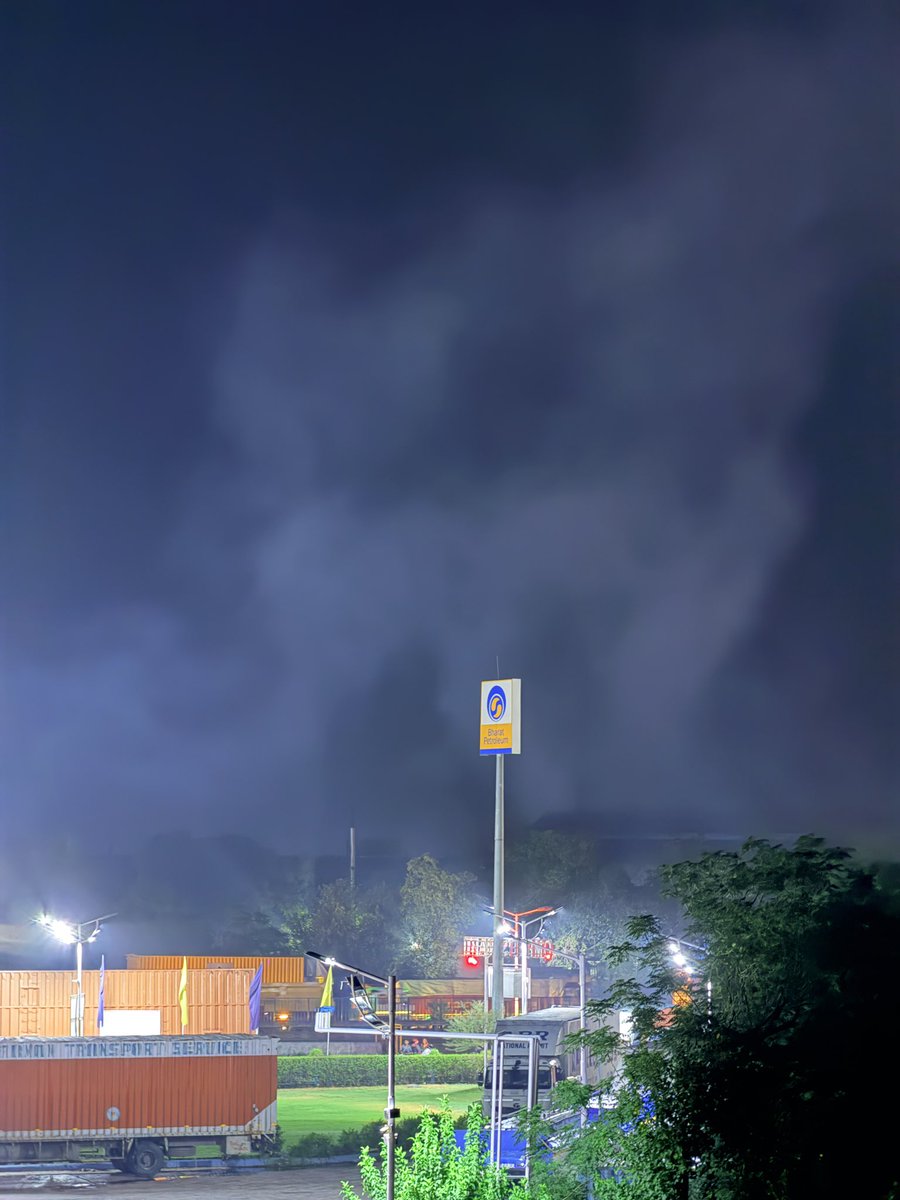 yogiqnet's tweet photo. @CPCB_OFFICIAL @cmohry @Rao_InderjitS @narendramodi @gurgaon_live @TOIGurgaon @CPCB_OFFICIAL @DC_Gurugram @cmohry    No change.  Still so much pollution.  It’s metro Tyres factory.  On NH48 , village Sidhrawali distt Gurgaon https://t.co/aQDSbKBd8A