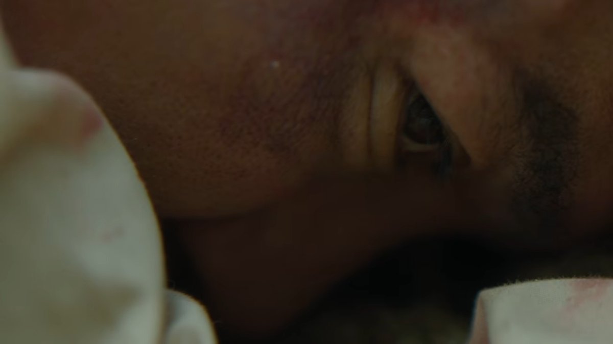 HabisNontonFilm's tweet photo. Polisi langsung investigasi 2 kasus sekaligus di sini &amp; coba mencegah pembunuhan kedua.

Cara inspektur Phat mendeduksi hasil penemuan jadi hook yg penting &amp; bikin Minton beneran gak sabar buat nungguin clue selanjutnya. Gimana puzzle kasus ini bisa terungkap dalam 10 episode? https://t.co/XqjqnuStOb