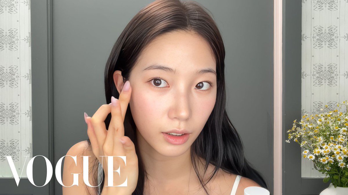 FIMBASE's tweet photo. [YOUTUBE] 260708 | @ Vogue

“KAZUHA's K-Pop Star Skin Care Routine | Beauty Secrets | Vogue”

— 🔗 https://t.co/YRo0fP1rGb  

#KAZUHA #카즈하
#LE_SSERAFIM #르세라핌 https://t.co/iR31NfjHqP