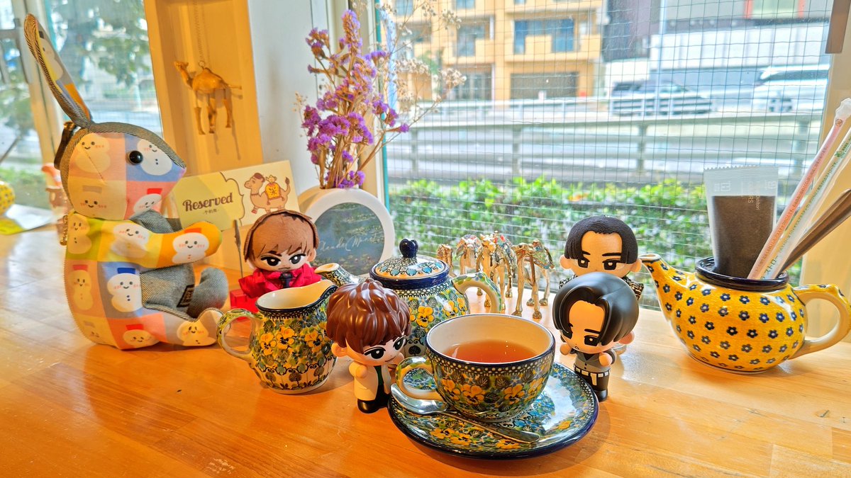 yu1chaska's tweet photo. 六本木ヒルズ近くにあるGALLERY&amp;CAFE CAMELISHへ
めめあべ真ん中バースデー用にアートプレートと花束をお願いしました✨

イラストは「ART」の楽曲の一場面を、花束は2人のメンバーカラー🖤💚をベースに作っていただきました😊
（花束の包み紙も🖤紙の上に💚紙を乗せてます）
#CAMELISH https://t.co/mMOmNhInot