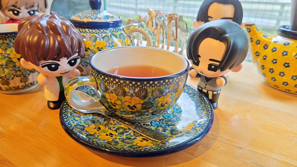 yu1chaska's tweet photo. 六本木ヒルズ近くにあるGALLERY&amp;CAFE CAMELISHへ
めめあべ真ん中バースデー用にアートプレートと花束をお願いしました✨

イラストは「ART」の楽曲の一場面を、花束は2人のメンバーカラー🖤💚をベースに作っていただきました😊
（花束の包み紙も🖤紙の上に💚紙を乗せてます）
#CAMELISH https://t.co/mMOmNhInot