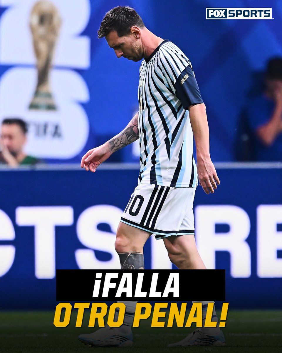 FOXSportsMX's tweet photo. ¡FALLA SU SEGUNDO PENAL EN LA COPA!🇦🇷😲❌

Lionel Messi, al igual que en el partido contra Austria, pifió desde los once pasos. Ahora, Mostafa Shobeir tapó el disparo del 10.

¡Egipto GANA 0-1 en el parcial sobre Argentina! Octavos de final, Atlanta 🇪🇬🦾

*Partido en desarrollo⚡

#LaCopaxFSMX
