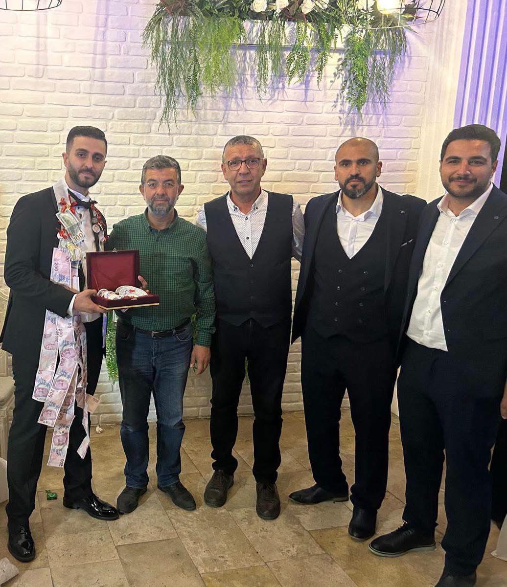 MusilderBursa's tweet photo. Hemşerilerimiz "Kazan ve Aytaç" ailelerinin en mutlu günlerinde yanlarında olduk, mutluluklarını paylaştık. İsmail ile Hanife  kardeşlerimize iki cihan saadetleri diliyoruz. https://t.co/p4rnbuNqot
