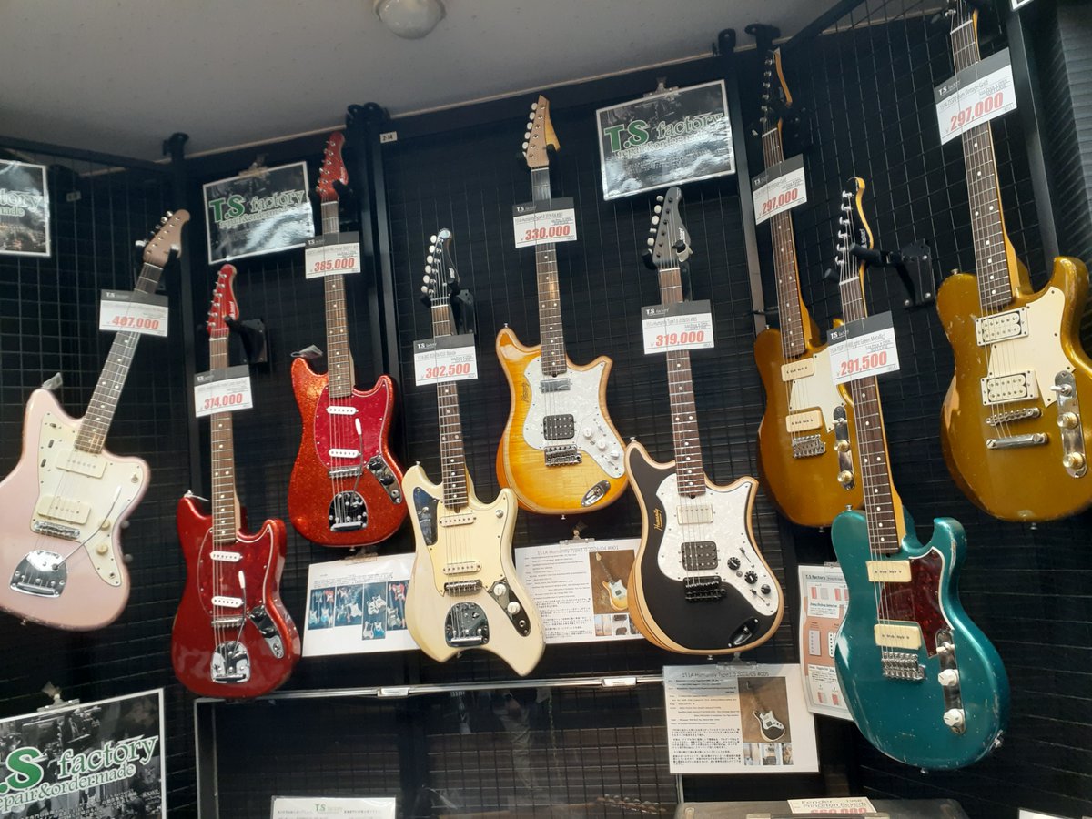 SfactoryT's tweet photo. TS楽器のある風景at「BIGBOSSお茶の水駅前店」色々な楽器がありますので、是非、お店に行って弾いてみては？？？　BBO/TSコラボなども面白いですよ。 https://t.co/xnSctZc0W3
