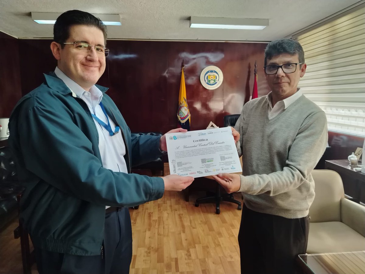 fingca_uce's tweet photo. Nuestras estudiantes de  la Carrera de Ingeniería Civil Myriam Uchubanda, Alison Tipas y Mayra Yanchaguano obtuvieron el 🥇 Primer Lugar en el Concurso de Puentes del VIII Congreso Nacional de Estudiantes de Ingeniería Civil del Ecuador, representando con excelencia a la UCE. 👏 https://t.co/yXZ1UycxWU