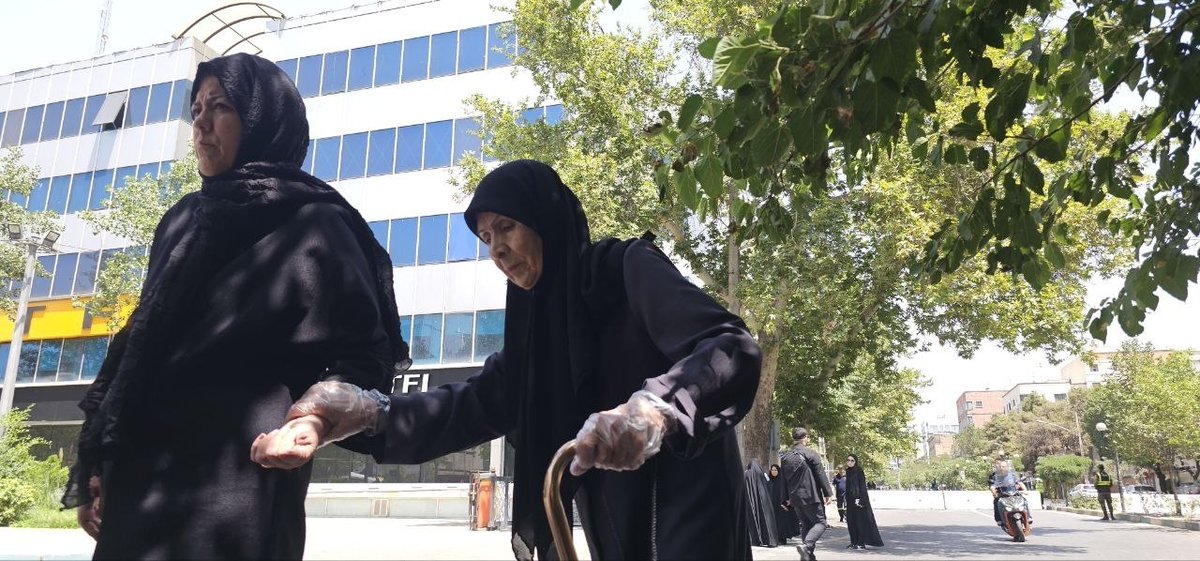 setin_da's tweet photo. هر قطره‌اشک امروز، یک وعده‌ی صادقانه برای ساختن ایران قوی‌تر بود. #باید_برخاست #رهبر_گام_دوم https://t.co/gu5sWTXr7R